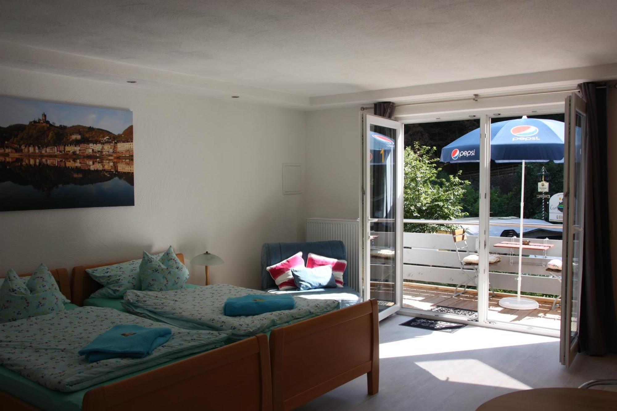 Pension Camping Schausten Commune fusionnée de Cochem-Land Extérieur photo